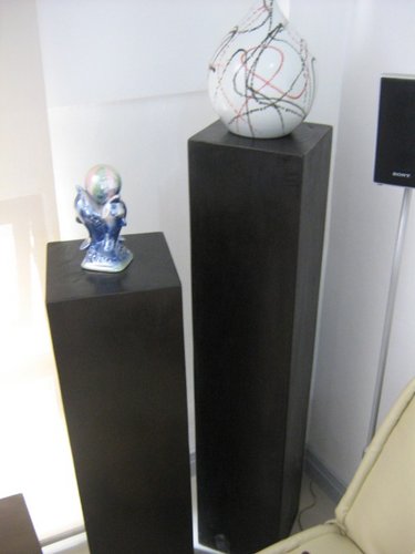 One pair corner pedestal, 2 pieces