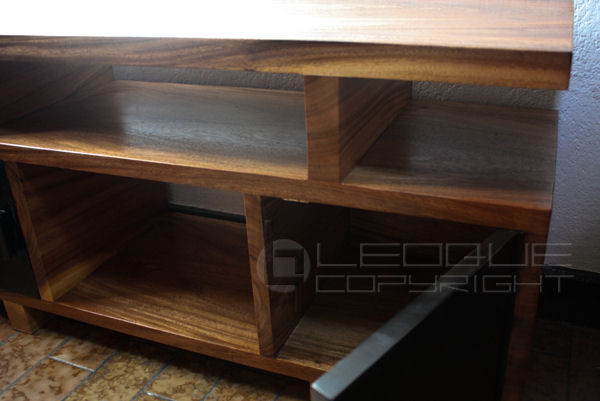 Petite & slim TV table & cabinet, Two-tone design : Leoque ...
