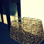 abaca-rope-in-steel-magazine-basket (1)