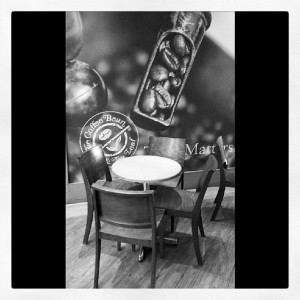 Coffee bean #cafe #coffeebean #caketime #diningtable #coffeetable #furniture #picturewall #interiors