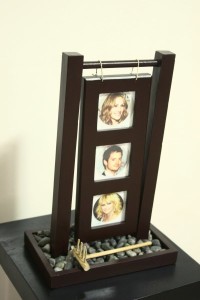 3-slots-photo-frame-accent-pebbles