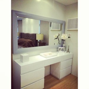 White vanity dresser