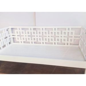 White, squared design modern daybed